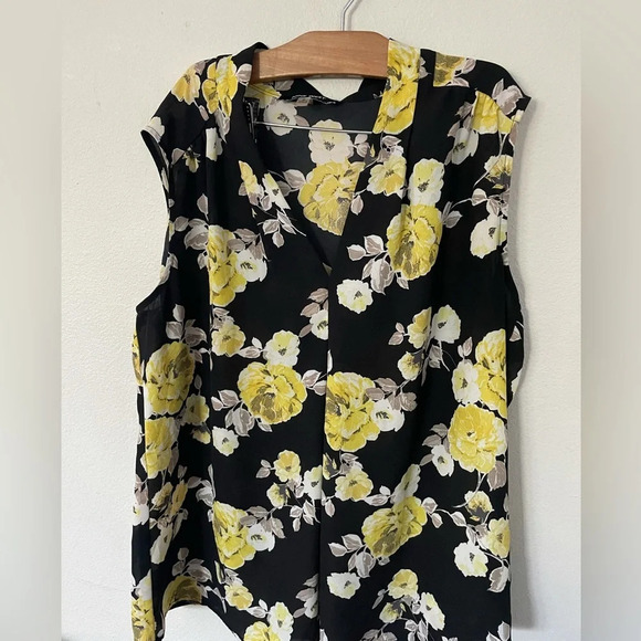 Nine West floral sleveless blouse size Medium - Picture 1 of 3
